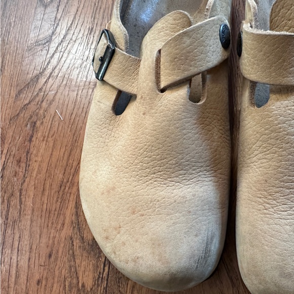 Birkenstock Tan Slippers with Contoured Footbed - Picture 7 of 9